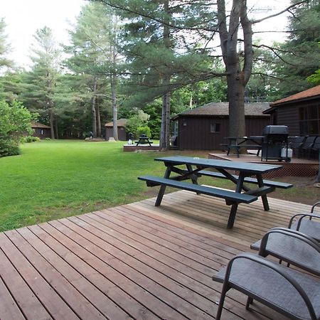 The Pines Cottage Resort Oxtongue Lake Kültér fotó