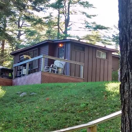 The Pines Cottage Resort Oxtongue Lake Szoba fotó