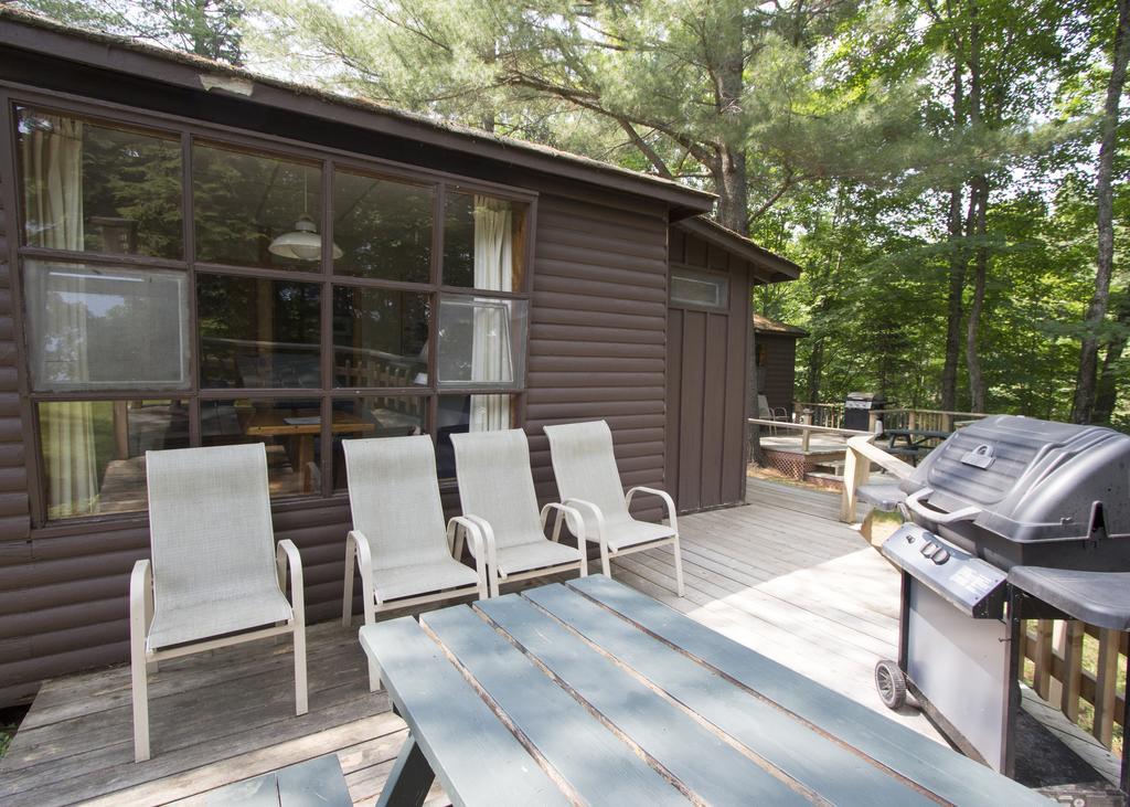 The Pines Cottage Resort Oxtongue Lake Kültér fotó