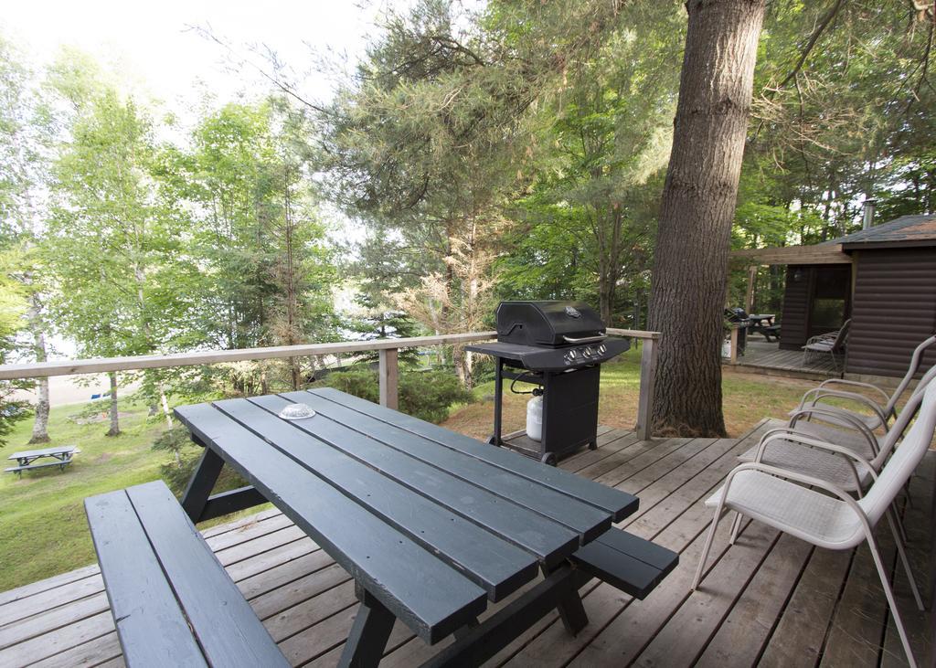 The Pines Cottage Resort Oxtongue Lake Kültér fotó