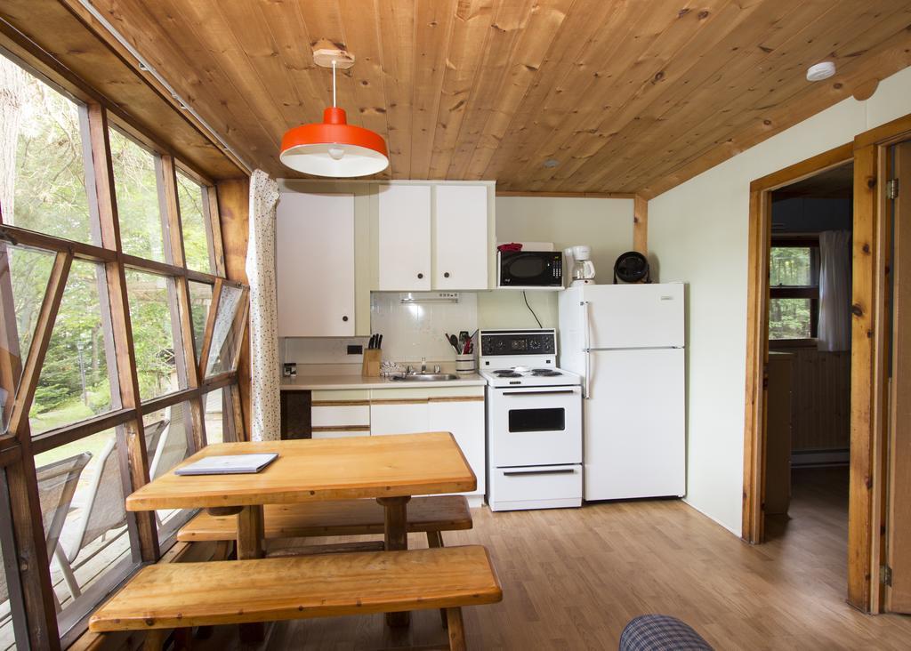 The Pines Cottage Resort Oxtongue Lake Kültér fotó