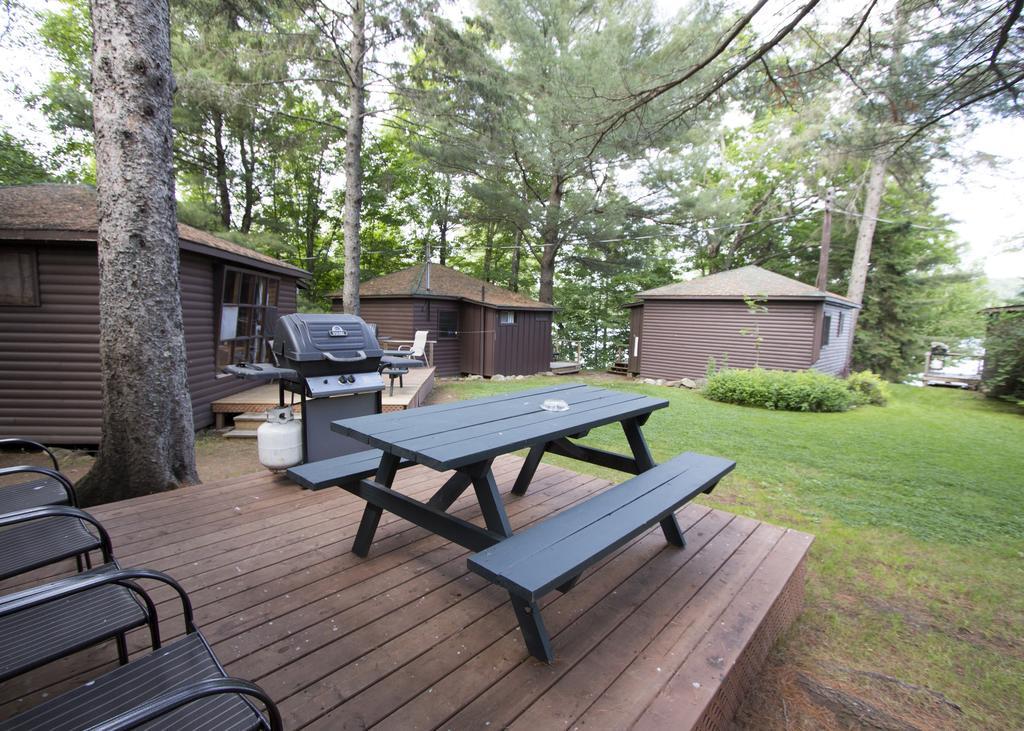 The Pines Cottage Resort Oxtongue Lake Kültér fotó