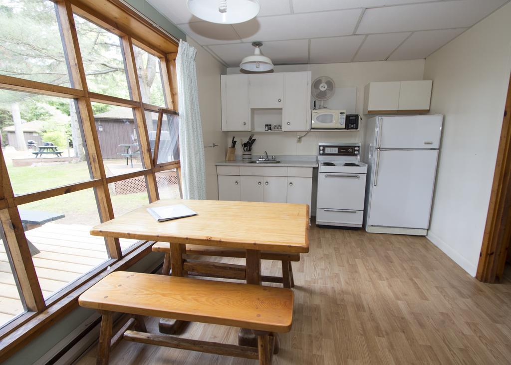 The Pines Cottage Resort Oxtongue Lake Kültér fotó