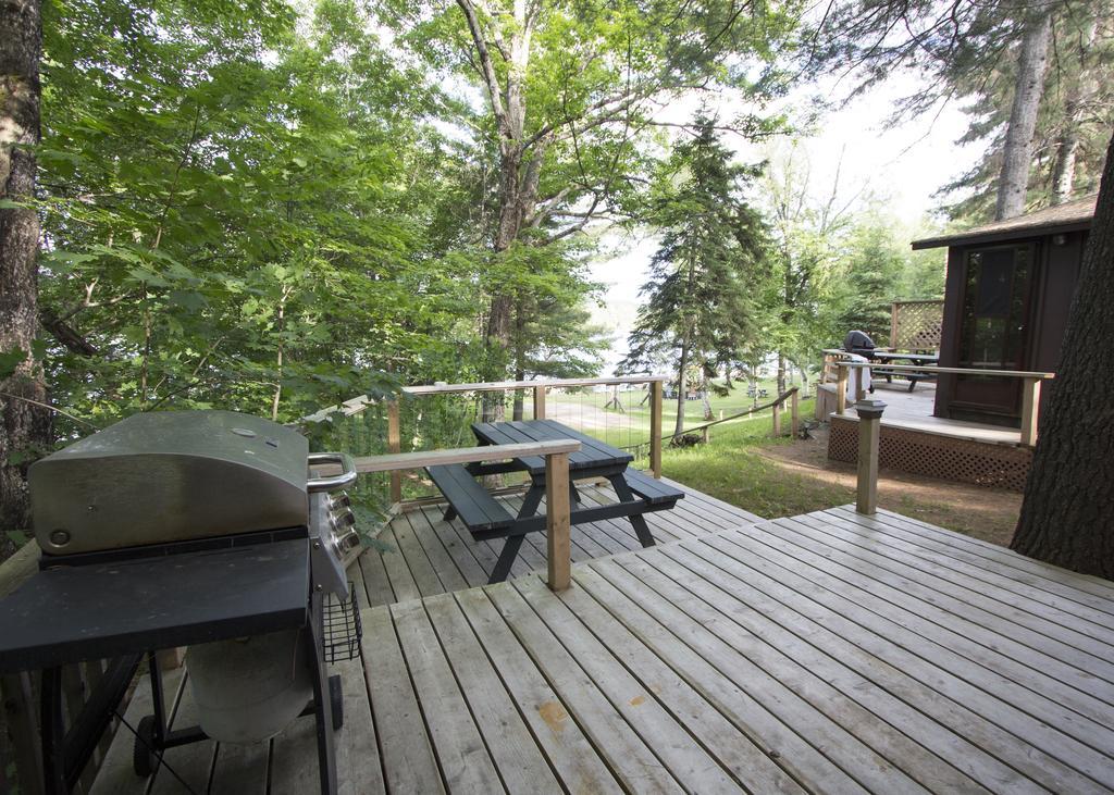 The Pines Cottage Resort Oxtongue Lake Kültér fotó