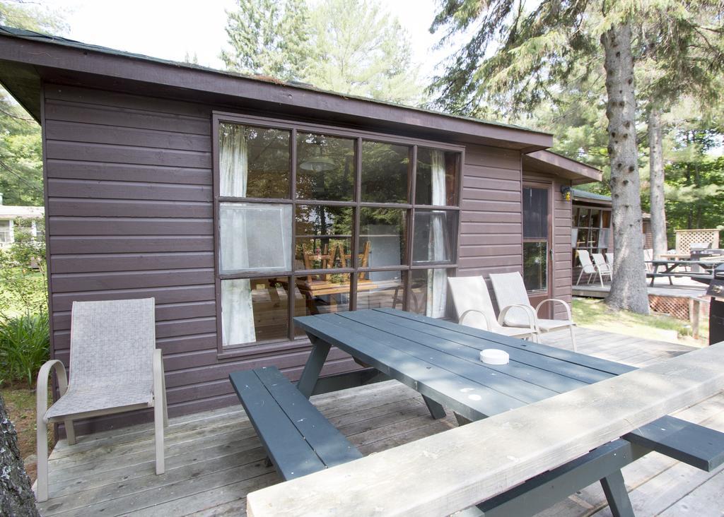 The Pines Cottage Resort Oxtongue Lake Kültér fotó