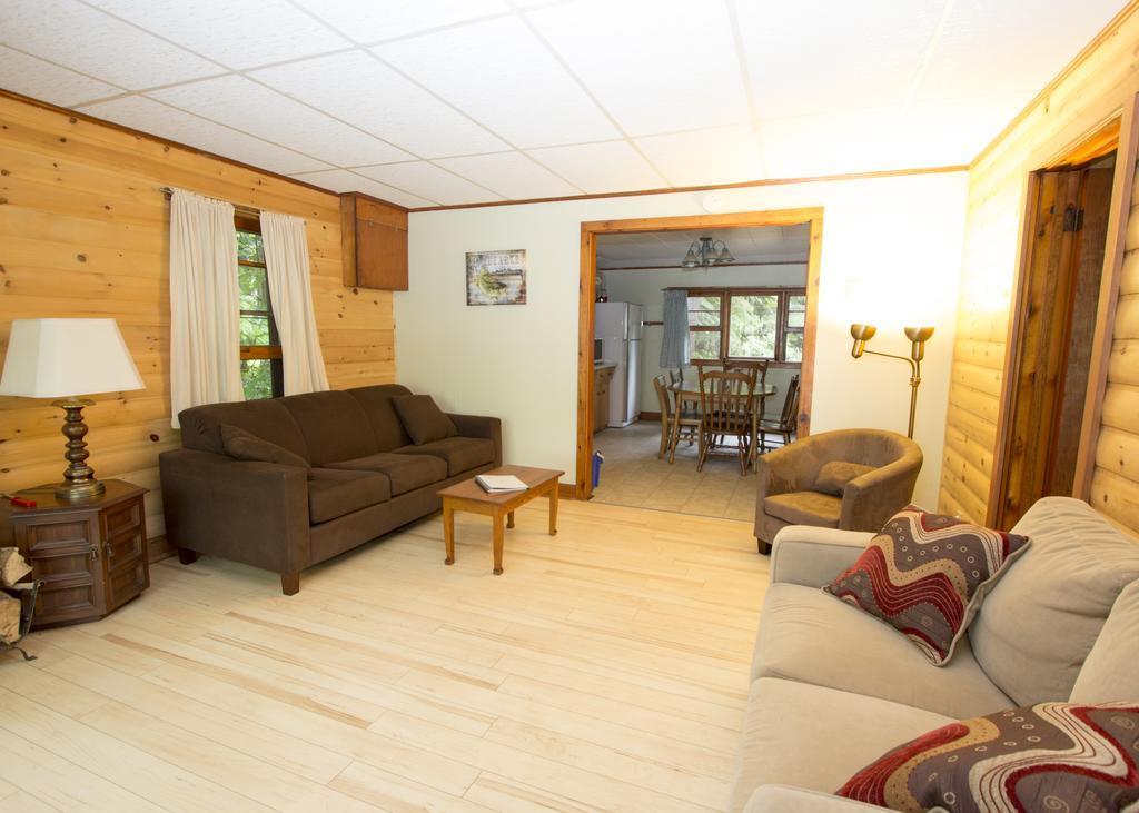 The Pines Cottage Resort Oxtongue Lake Kültér fotó